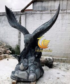Đại Bàng Tung Cánh Đá Đen Nguyên Khối
