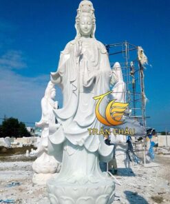 Phật Bà Quan Âm Bằng Đá Đứng Trên Hoa Sen