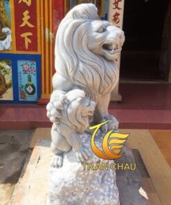 Sư Tử Đá Đặt Ở Cổng Nhà Thờ Họ