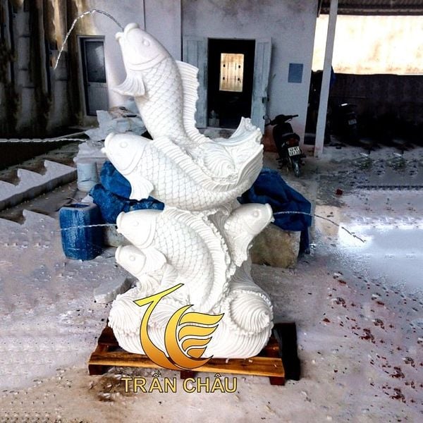 Tượng Cá Chép Phun Nước Đá Cẩm Thạch Trắng