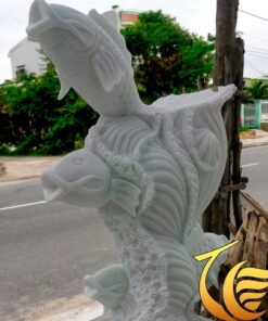 Tượng Cá Chép Vượt Vũ Môn Bằng Đá Trắng Tự Nhiên
