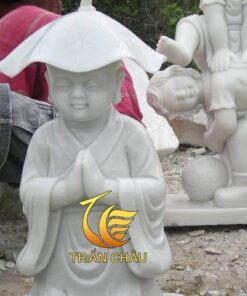 Tượng Chú Tiểu Đội Lá Sen Bằng Đá Cẩm Thạch