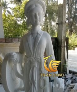 Tượng Cô Gái Áo Dài Việt Nam
