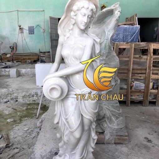 tuong co gai do nuoc nho de san vuon f44786e6f3da4a5e81edab9b2077272d