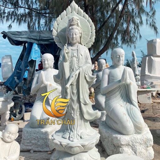 tuong phat quan am dung tren dai sen da my nghe 6d6bfe8ceefb4fec845d0a4110cbf6c0